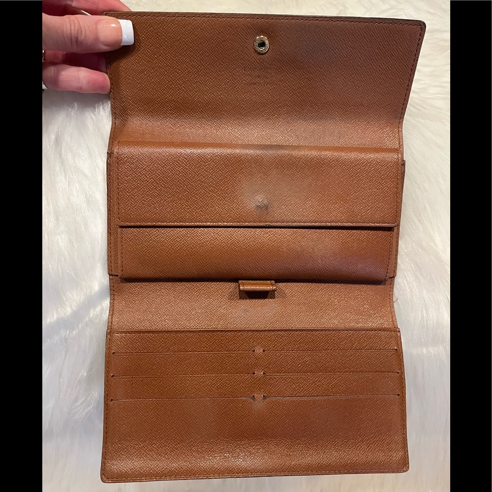 Louis Vuitton Monogram International Wallet - Picture 6 of 15